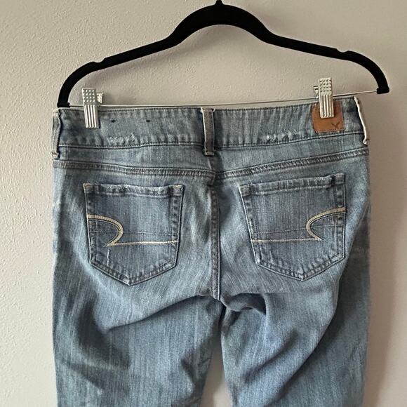 American Eagle Cropped Women's Jeans Light Blue Embroidered Pockets Sz 8 - Picture 5 of 14